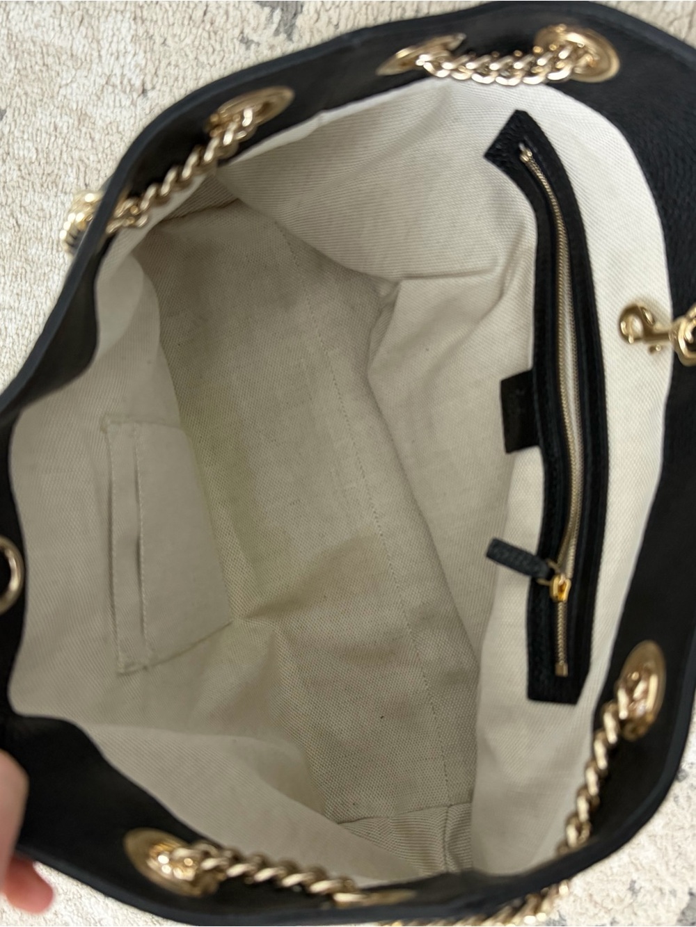 Gucci Pre-Owned 2000-2015 Medium Calfskin Soho Chain tote bag in black - Picture 7 of 10
